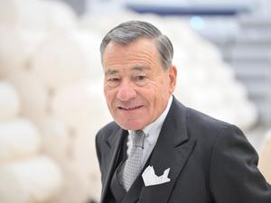 Wolfgang Grupp, ehemaliger Chef des Bekleidungsunternehmens Trigema, aufgenommen in einem Lager für Stoffballen. 