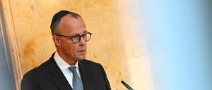 Bundeskanzler Friedrich Merz (CDU) nimmt an einem Festakt zur Wiederherstellung der Synagoge Reichenbachstraße teil.