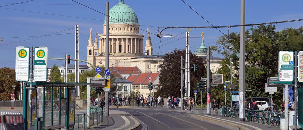 Die Lange Brücke in Potsdam ist eine wichtige Verkehrsachse. (Archivbild)
