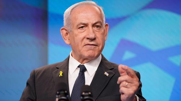 Der israelische Premierminister Benjamin Netanjahu gestikuliert während einer gemeinsamen Pressekonferenz mit US-Außenminister Rubio. 