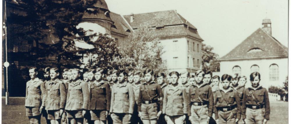 Appell auf dem Hof der Napola Potsdam, circa 1940.