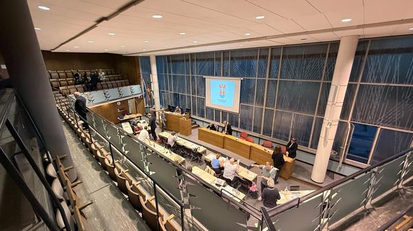 Der BVV Saal im Rathaus Kreuzberg