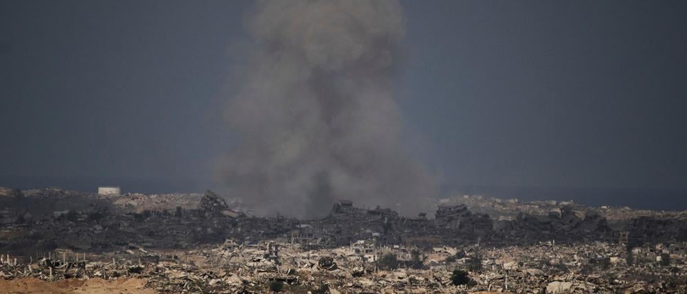 Rauch steigt auf nach einem israelischen Militärschlag im nördlichen Gazastreifen. 