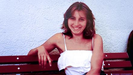  Das undatierte Handout der Kriminalpolizei Aschaffenburg für den Cold Case «Maria Köhler» zeigt das Opfer Maria Köhler auf einer Bank. 