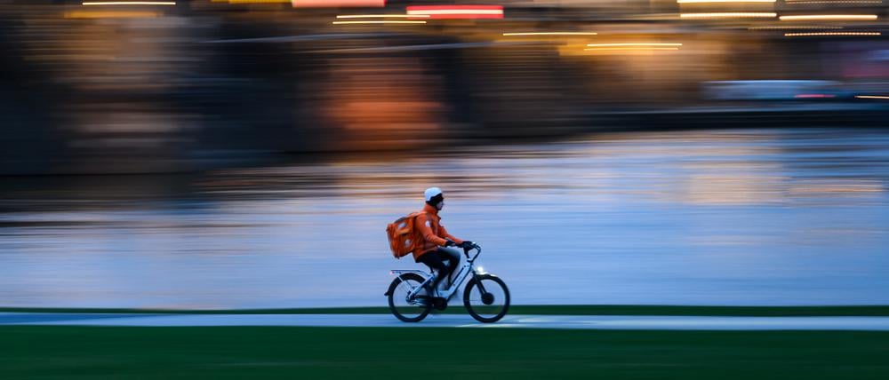 Ein Fahrradkurier des Lieferdienstes „Lieferando“