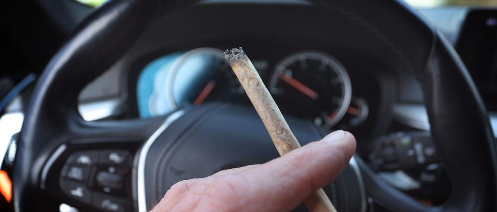 Das brandenburgische Kabinett hat eine Bundesratsinitiative zum Verbot des Mischkonsums von Cannabis und Alkohol im Straßenverkehr beschlossen. (Symbolfoto)