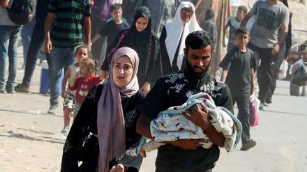 Palästinensische Familien auf der Flucht aus Gaza-Stadt.