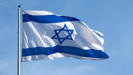 Sollen am 7. Oktober Israel-Flaggen an öffentlichen Gebäuden wehen? Es ist der zweite Jahrestag des Hamas-Terrorüberfalls auf Israel. (Symbolbild)