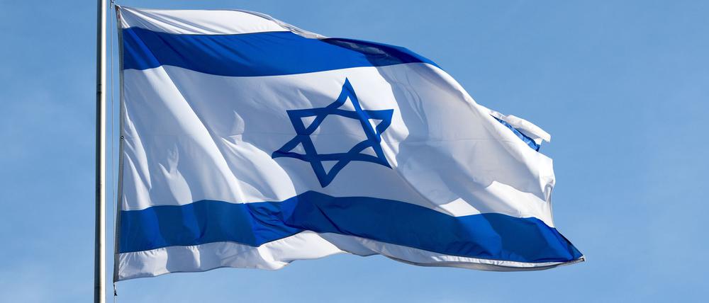 Sollen am 7. Oktober Israel-Flaggen an öffentlichen Gebäuden wehen? Es ist der zweite Jahrestag des Hamas-Terrorüberfalls auf Israel. (Symbolbild)