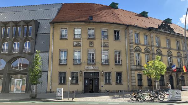 Durch das Haus 1 der Alten Münze kommt von vom Molkenmarkt in den Innenhof.