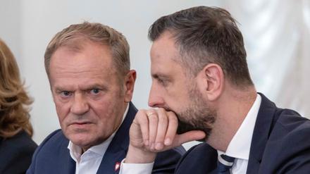 Der polnische Premierminister Donald Tusk (L) und Verteidigungsminister Wladyslaw Kosiniak-Kamysz. 