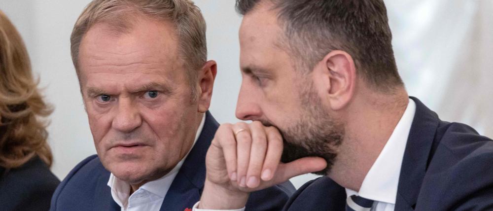 Der polnische Premierminister Donald Tusk (L) und Verteidigungsminister Wladyslaw Kosiniak-Kamysz. 