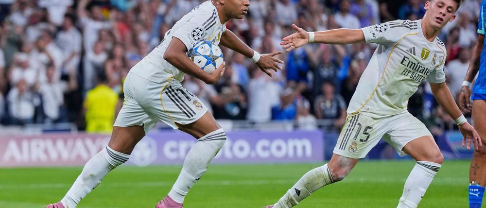 Kylian Mbappé (links) nach seinem Treffer zum 1:1