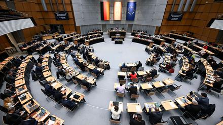 Die Regierungskoalition aus CDU und SPD hat einer aktuellen Umfrage zufolge keine Mehrheit mehr. Das Abgeordnetenhaus wird in einem Jahr neu gewählt. (Archivfoto)