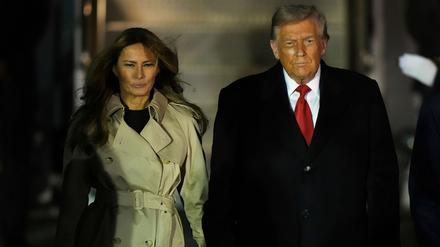 US-Präsident Donald Trump und First Lady Melania Trump bei ihrer Ankunft am Flughafen Stansted