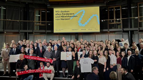 Nicht nur erinnern, auch handeln, habe Margot Friedänder immer gesagt: Die Preisträgerinnen und Preisträger des Margot-Friedländer-Preises werden für ihr Handeln ausgezeichnet