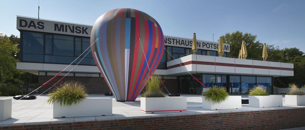 Von Regensburg nach Potsdam: Die Künstlerin Katharina Gaensslers Arbeit bringt ein ganz besonderes Objekt zum Potsdamer Kunsthaus Minsk.
