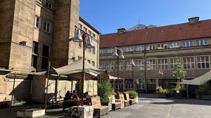 Wohnt hier jemand? Die Alte Münze, vom Innenhof aus gesehen. 