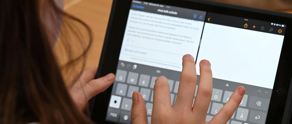 Der KI-Chatbot „Telli“  steht allen öffentlichen Schulen in Brandenburg zur Verfügung. (Archivbild)