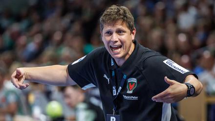 Der neue Füchse-Trainer Nicolej Krickau hat noch nicht so viel zu lachen.