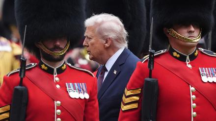 US President Donald Trump reviews the guard of honour during the ceremonial welcome at Windsor Castle, Berkshire, on day one of the president's second state visit to the UK. Picture date: Wednesday September 17, 2025.    Jonathan Brady/Pool via REUTERS