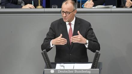 Friedrich Merz in der 24. Sitzung des 21. Deutschen Bundestages im Reichstagsgebäude.
