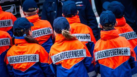 Die Berliner Feuerwehr prüft Äußerungen in einer Chatgruppe einer Jugendfeuerwehr. (Symbolbild)  