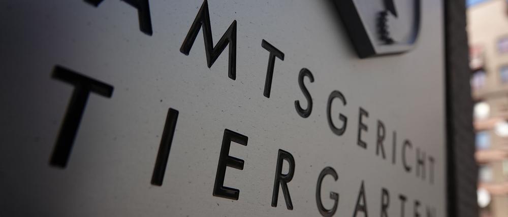 Weil er einen illegalen Handel mit Pyrotechnik betrieben haben soll, steht ein 44-Jähriger vor Gericht. (Symbolbild)