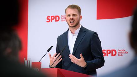 Tim Klüssendorf, Generalsekretär der SPD, will verhindern, dass Vermögen über Jahrzehnte gestaffelt steuerfrei vererbt werden kann.