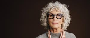 Eine ältere Dame im Porträt (Symbolfoto).