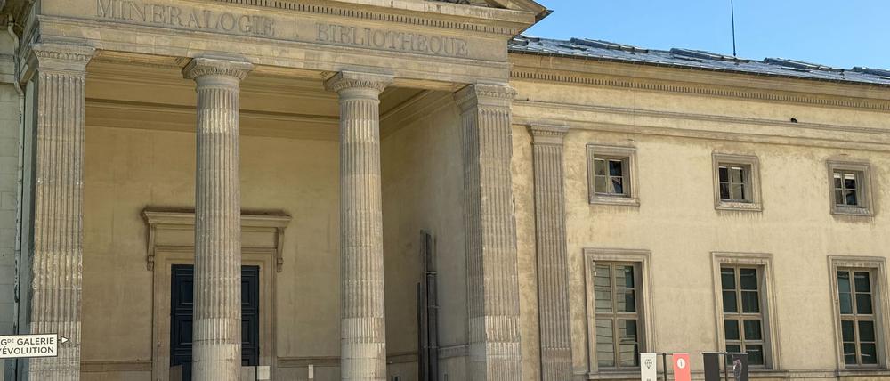 Eine Reinigungskraft hat den Diebstahl entdeckt.