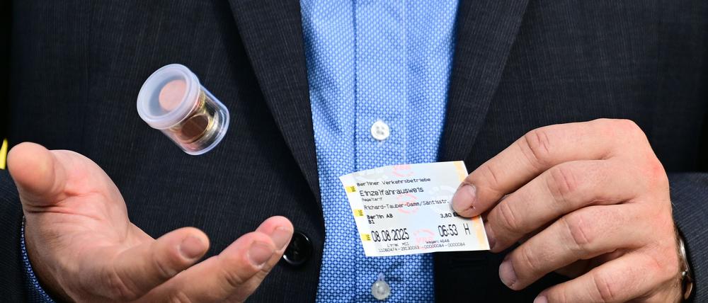 Ein Einzelticket kostet ab Januar wohl erstmals mehr als 4 Euro. (Archivbild)