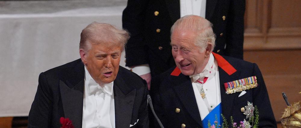 Donald Trump und König Charles unterhalten sich beim Staatsbankett.