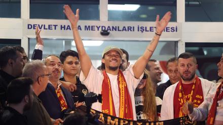 Leroy Sané gastiert mit Galatasaray Istanbul bei Eintracht Frankfurt.