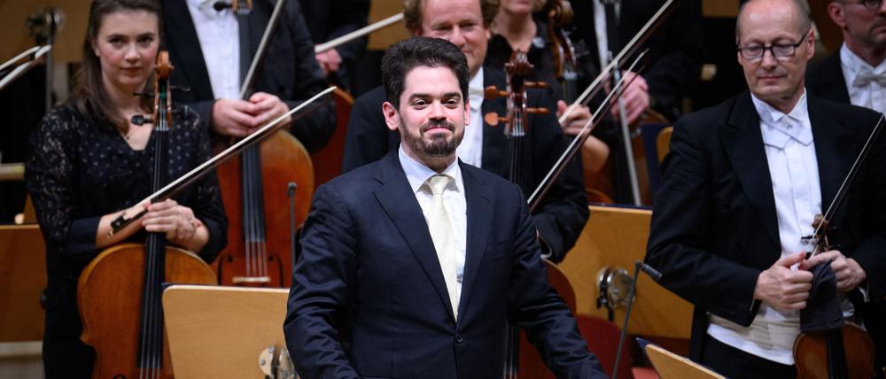 Die Ausladung des israelischen Dirigenten Lahav Shani von einem Festival in Gent stößt weiterhin auf Kritik. 