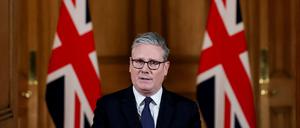 Der britische Premierminister Keir Starmer gibt in der 10 Downing Street Nr. eine Presseerklärung ab. 