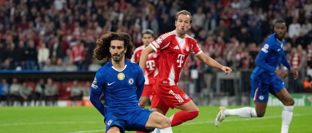 Bloß nicht wieder ein Handspiel. Marc Cucurella war mit dem FC Chelsea bei Bayern München zu Gast.