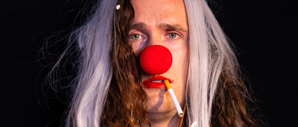 Das Theater als einen Ort der Möglichkeiten. Ariel Efraim Ashbel ist es mit „My Kingdom for a Joke“ ernst.