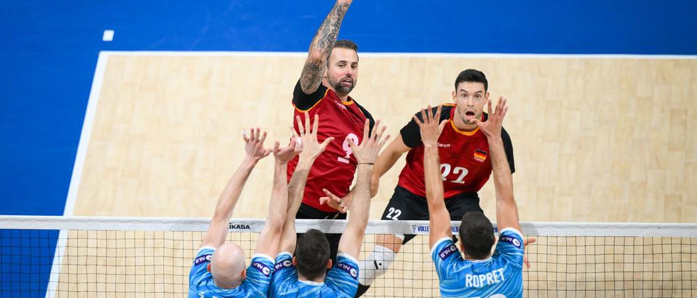 Georg Grozer (hinten links) konnte das Team nicht wie gewohnt mitreißen.