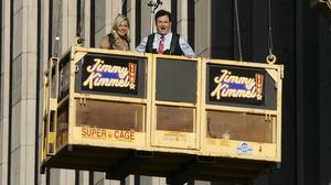 Jimmy Kimmel mit der Schauspielerin Siena Miller. 