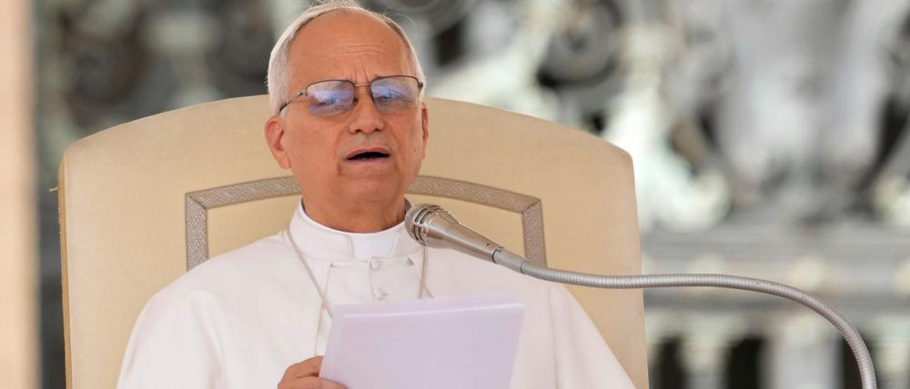 Papst Leo XIV. verliest seine Botschaft auf dem Petersplatz anlässlich der wöchentlichen Generalaudienz.