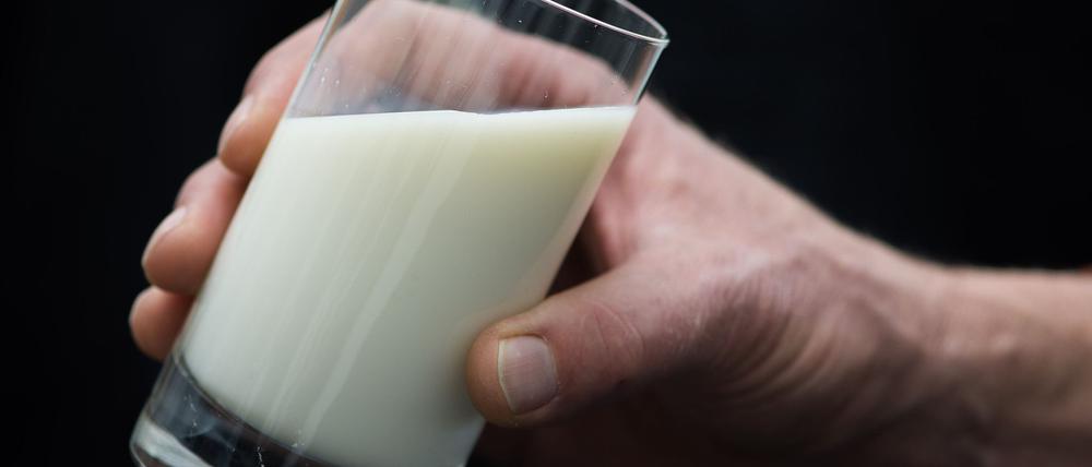 Gesundheitsgefährdende Stoffe sind in einer Milch entdeckt worden. (Symbolbild)