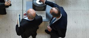 Kanzler Friedrich Merz stimmt ab.