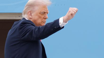 Trump freut sich über das Ende einer Talkshow. 