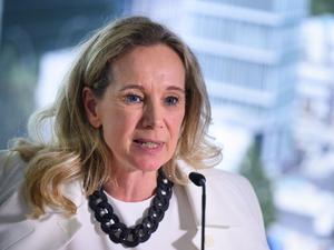 Die Berliner Kultursenatorin Sarah Wedl-Wilson verspricht Planungssicherheit.