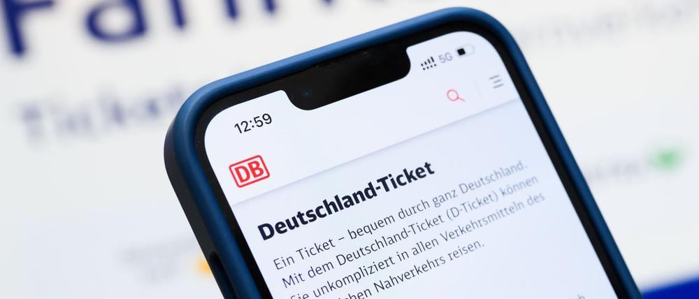 Ab 2026 müssen Bahnkunden erneut mehr für das Deutschlandticket bezahlen. (Archivbild)