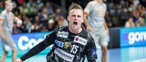 Spielmacher Tobias Gröndahl bejubelt den Heimsieg gegen Aalborg.