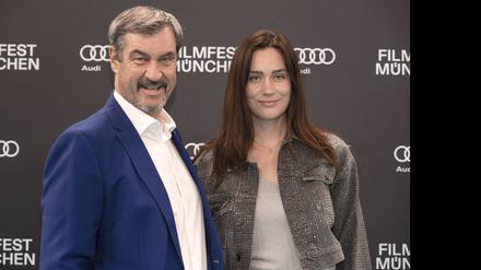 Markus Söder mit Tochter Gloria-Sophie Burkandt bei der Festivaleröffnung mit der Premiere des Kinofilms The Ballad of Wallis Island auf dem 42. Filmfest München 2025 im Gasteig.