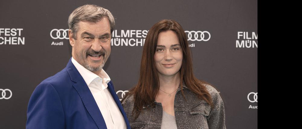 Markus Söder mit Tochter Gloria-Sophie Burkandt bei der Festivaleröffnung mit der Premiere des Kinofilms The Ballad of Wallis Island auf dem 42. Filmfest München 2025 im Gasteig.