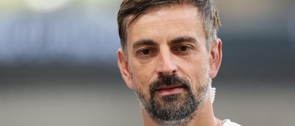 Eintracht-Trainer Niko Arnautis muss mit seinem Team im Europa Cup weiterspielen. (Archivbild)